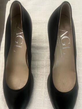 AGL Black Leather Classic Round-Toe Pumps. Size 8